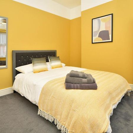 Find A Spacious And Stylish Escape In The City Centre At Sturgess House, Perfect For Longer Stays! Stoke-on-Trent Экстерьер фото