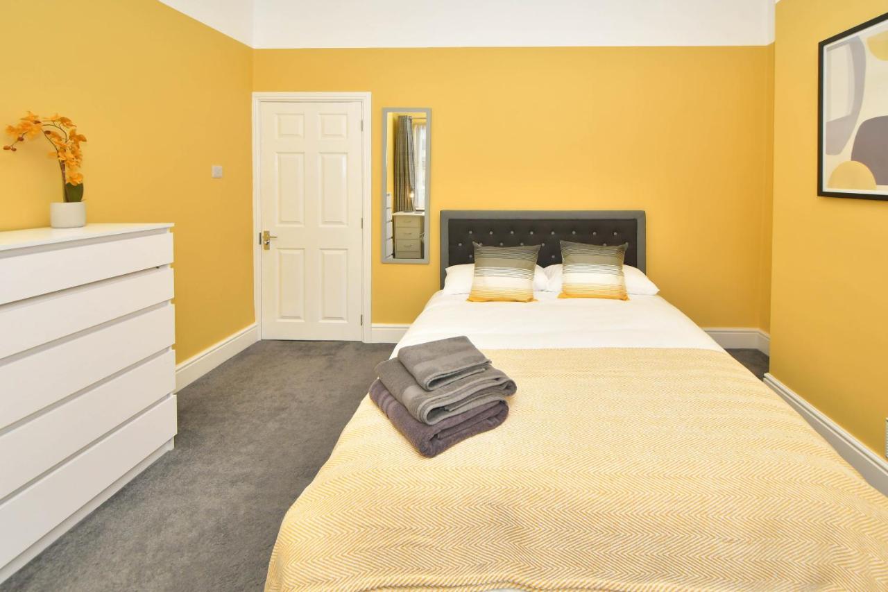 Find A Spacious And Stylish Escape In The City Centre At Sturgess House, Perfect For Longer Stays! Stoke-on-Trent Экстерьер фото