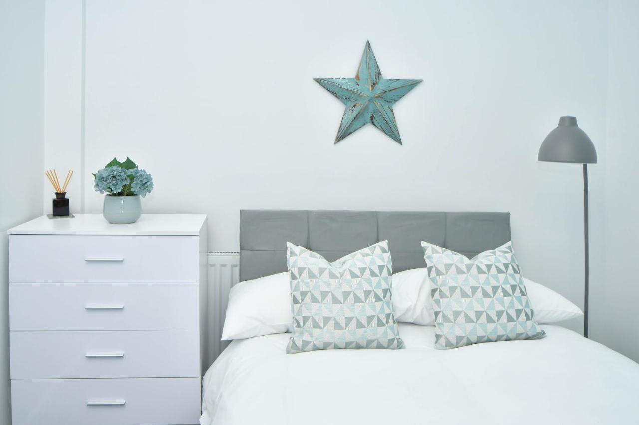 Find A Spacious And Stylish Escape In The City Centre At Sturgess House, Perfect For Longer Stays! Stoke-on-Trent Экстерьер фото