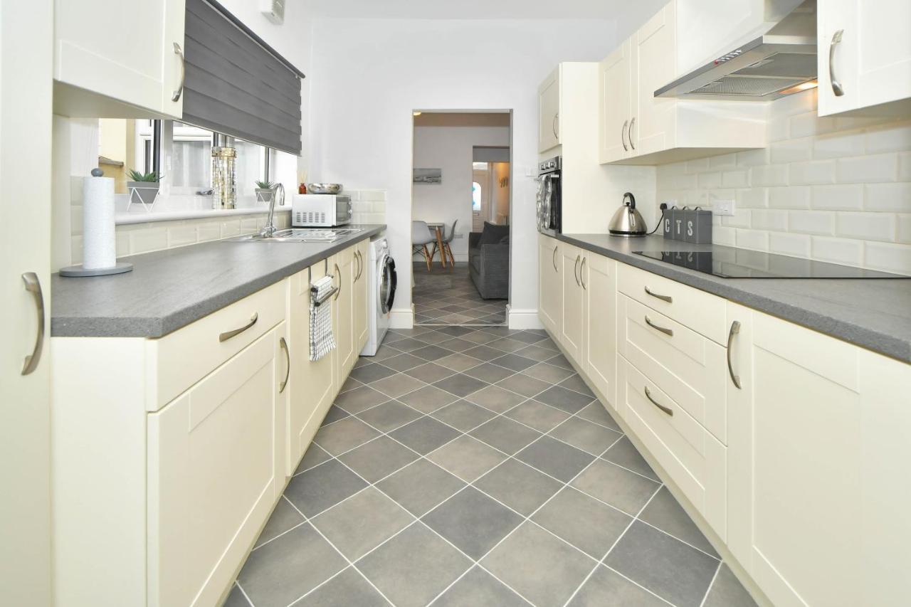 Find A Spacious And Stylish Escape In The City Centre At Sturgess House, Perfect For Longer Stays! Stoke-on-Trent Экстерьер фото