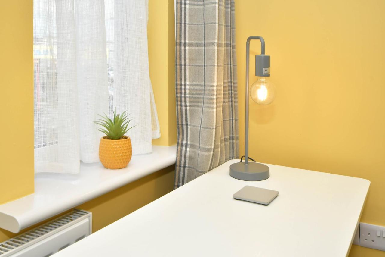 Find A Spacious And Stylish Escape In The City Centre At Sturgess House, Perfect For Longer Stays! Stoke-on-Trent Экстерьер фото