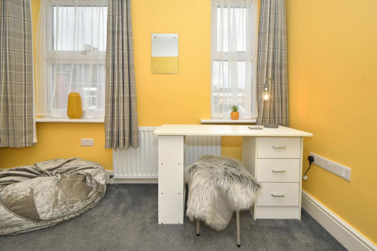 Find A Spacious And Stylish Escape In The City Centre At Sturgess House, Perfect For Longer Stays! Stoke-on-Trent Экстерьер фото