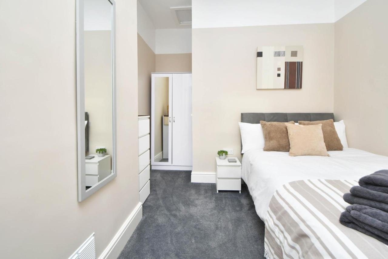 Find A Spacious And Stylish Escape In The City Centre At Sturgess House, Perfect For Longer Stays! Stoke-on-Trent Экстерьер фото