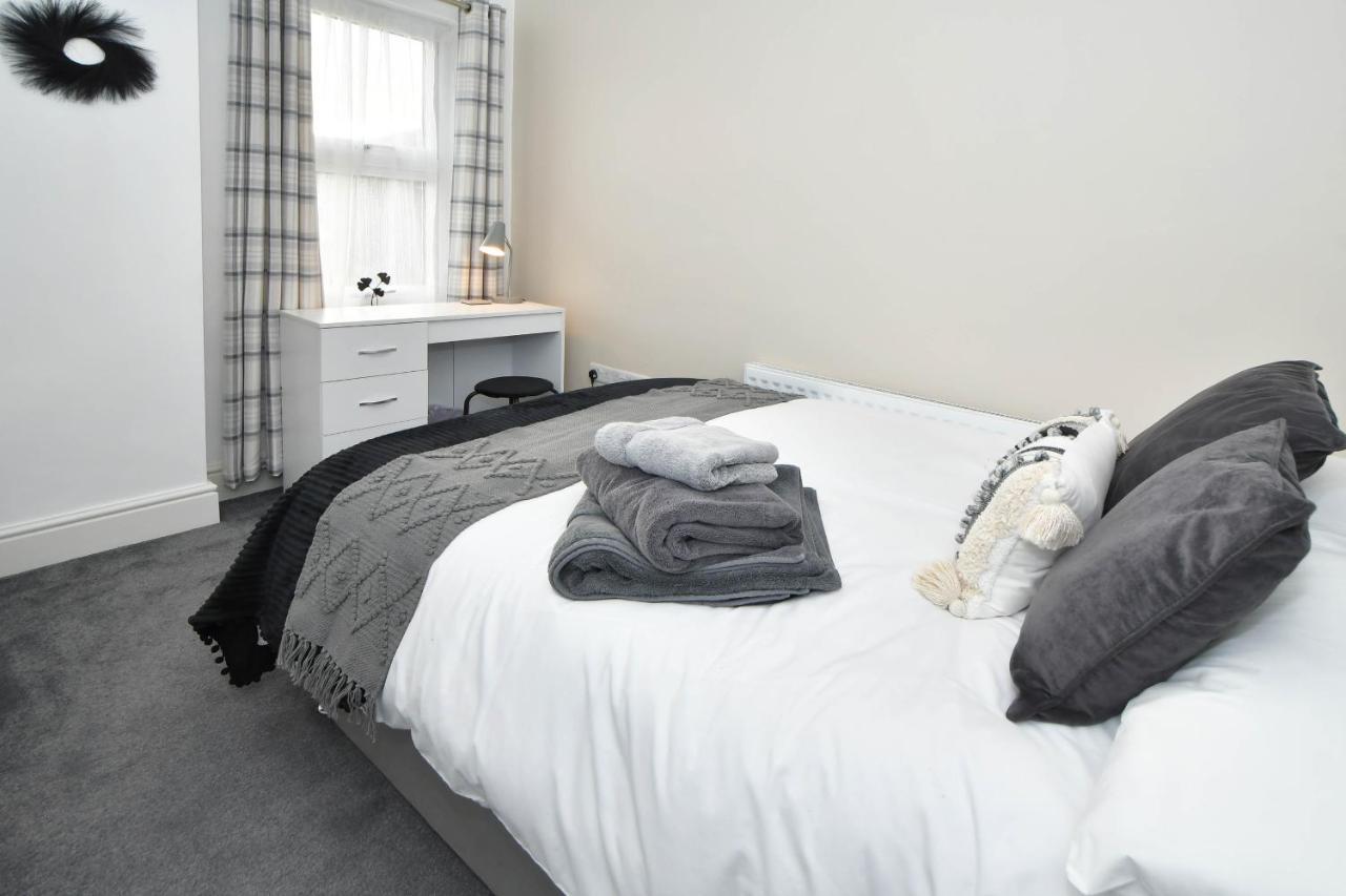 Find A Spacious And Stylish Escape In The City Centre At Sturgess House, Perfect For Longer Stays! Stoke-on-Trent Экстерьер фото