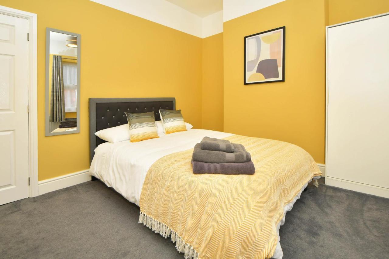 Find A Spacious And Stylish Escape In The City Centre At Sturgess House, Perfect For Longer Stays! Stoke-on-Trent Экстерьер фото