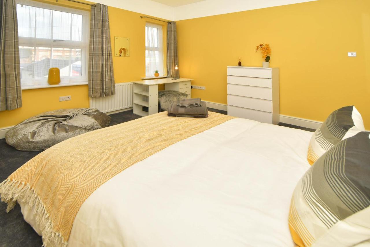 Find A Spacious And Stylish Escape In The City Centre At Sturgess House, Perfect For Longer Stays! Stoke-on-Trent Экстерьер фото